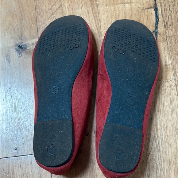 Red Ballet Flats with Rounded Toe - Picture 3 of 8